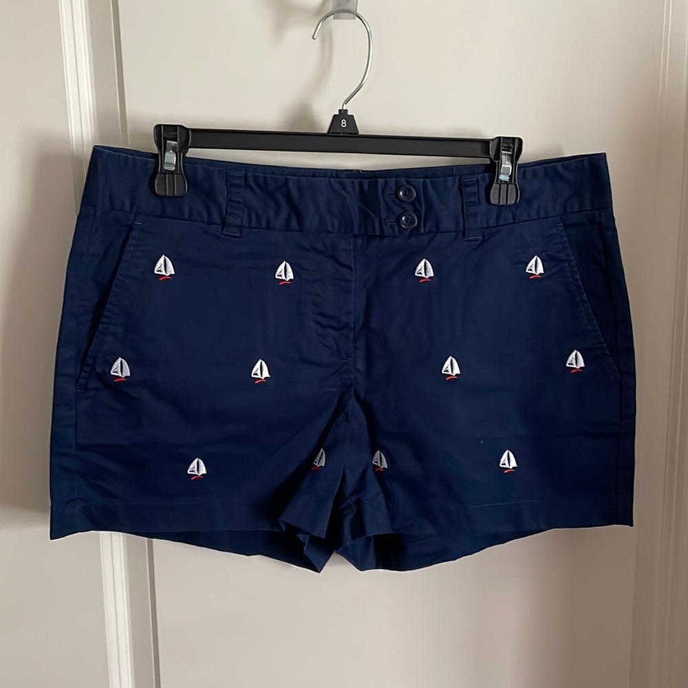 Navy Vineyard Vines sailboat shorts, size 8 women’s casual beach boat